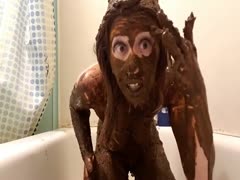 MILF's white skin becomes brown because of her wet poop